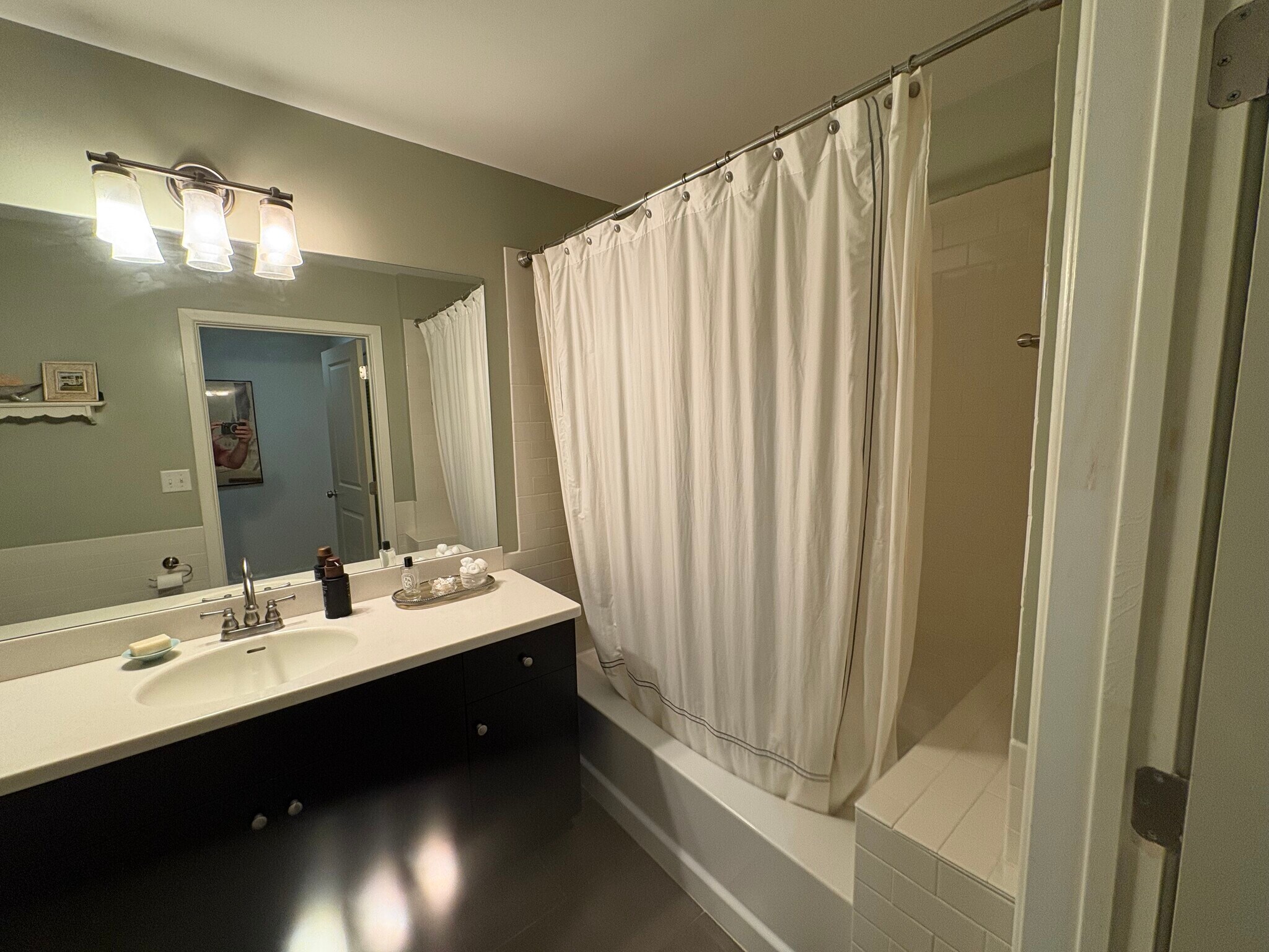 Building Photo - 200 Manufacturers Rd