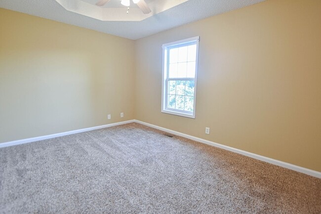 Building Photo - Pet Friendly Three Bedroon!