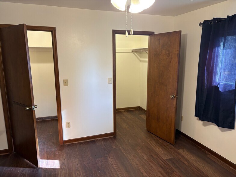 Double Walk-in Closets - 309 Olsen St
