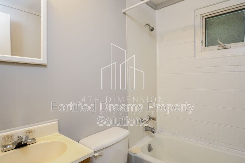 Building Photo - 406 Gail St