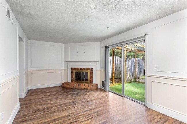 Building Photo - 8827 Applegate Ln