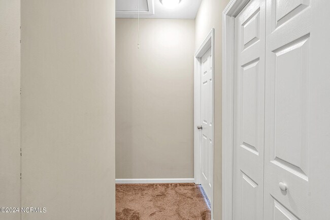 Building Photo - 310 Cedar Island Trail