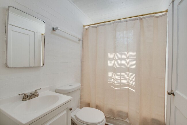 Building Photo - 3701-3703 Fairview St SW