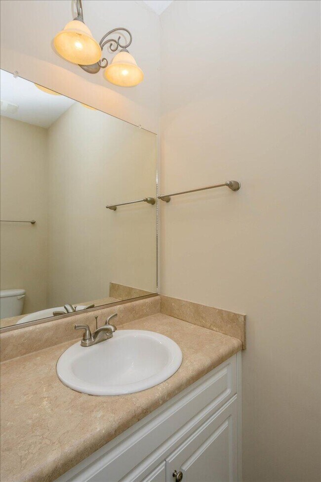 Building Photo - 1661 Jamestown Ave