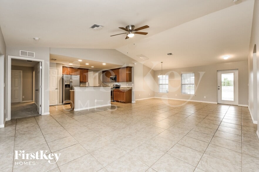 Building Photo - 2912 NW 18th Pl