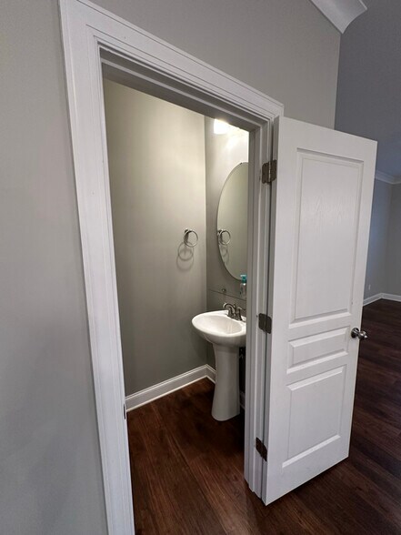 Building Photo - 3710 Aldeburgh Rd SW