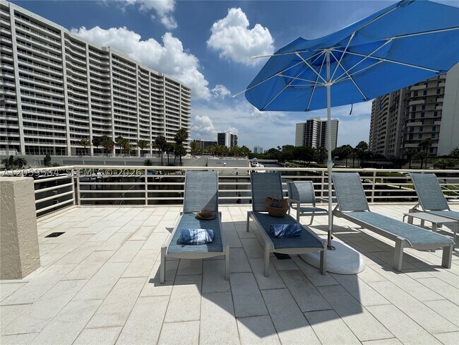 Building Photo - 4201 N Ocean Blvd