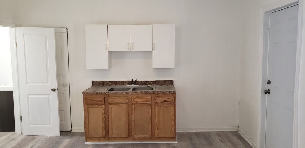 Kitchen - 3985 E 66th St