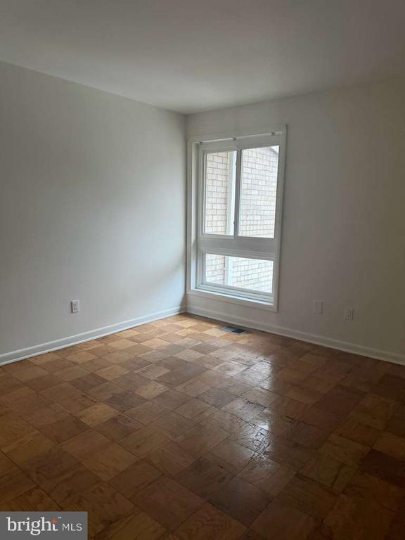 Building Photo - 8675 Seasons Way