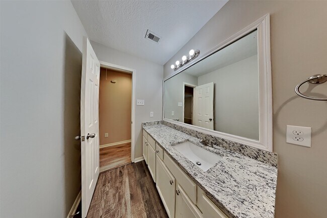 Building Photo - 20750 Pine Rain Ct