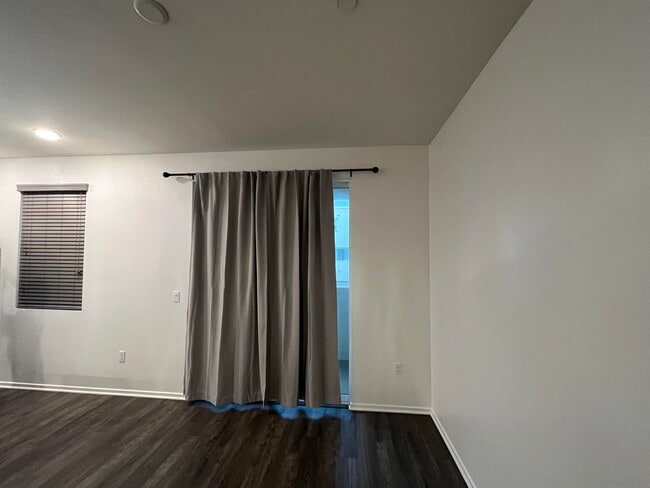 Building Photo - 5150 Calle Sandwaves
