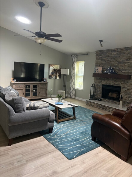 Building Photo - 12278 Autumnbrook Trail E