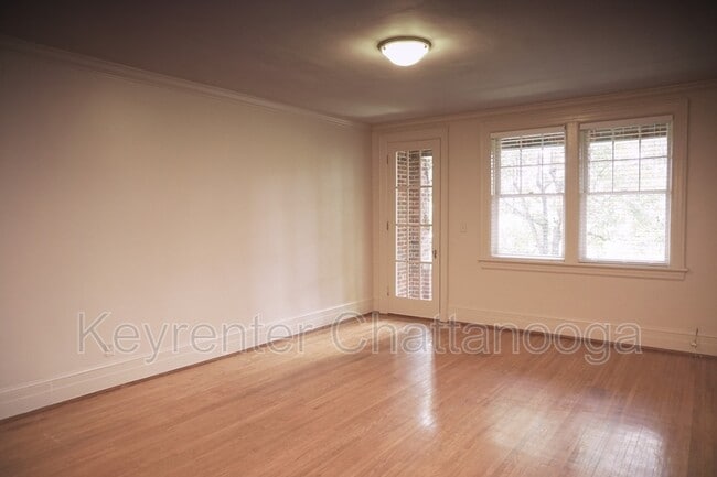 Building Photo - 190 N Crest Rd