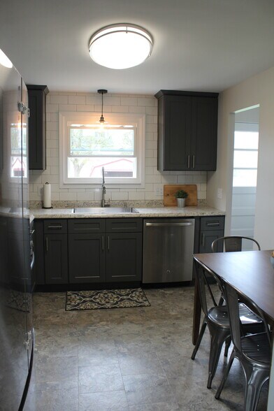 Building Photo - 1130 W 35th St