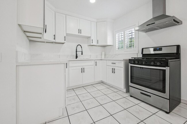 Building Photo - 1431 Quesada Ave