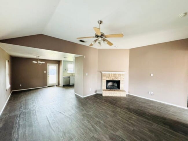 Building Photo - ******4 BEDROOM IN SEAGOVILLE*****