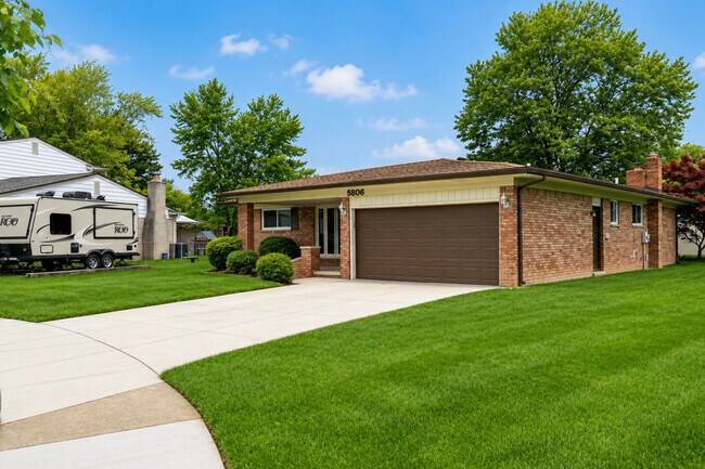 Building Photo - 5806 Wedgewood Rd