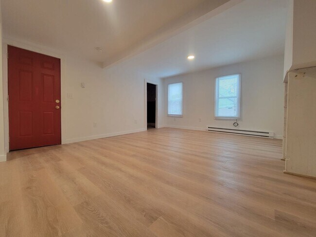 Building Photo - 510 N Albany St