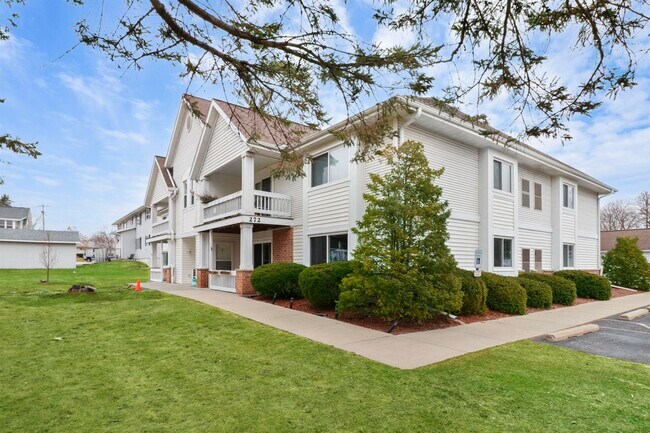 Building Photo - 272 W Main St, Cambridge, WI 53523