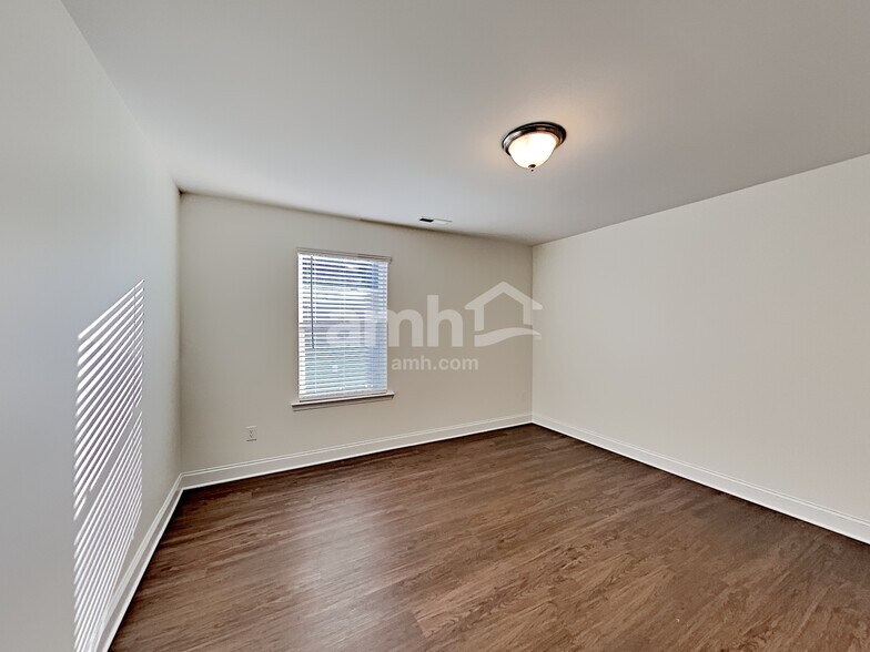 Building Photo - 201 Stowe Rd