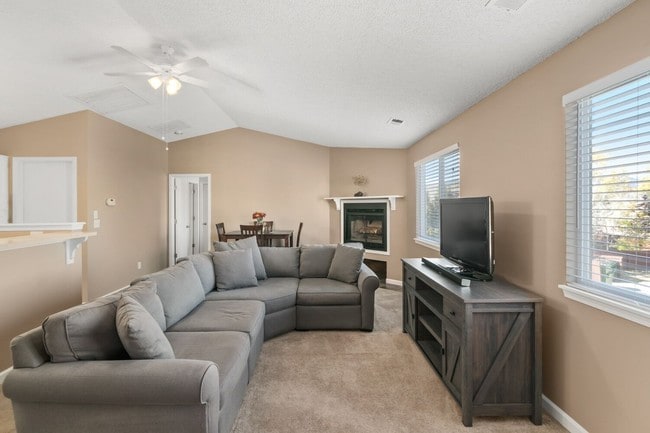 Building Photo - Beautiful 2BD/2BA townhome in Table Mountain Heights