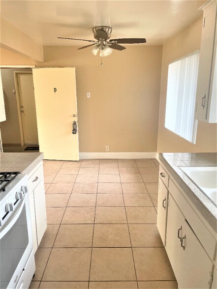 Building Photo - 550 Silverwood Ave