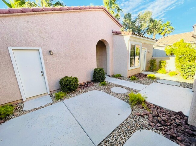 Building Photo - AMAZING SINGLE STORY HOME IN “AGE RESTRICT...