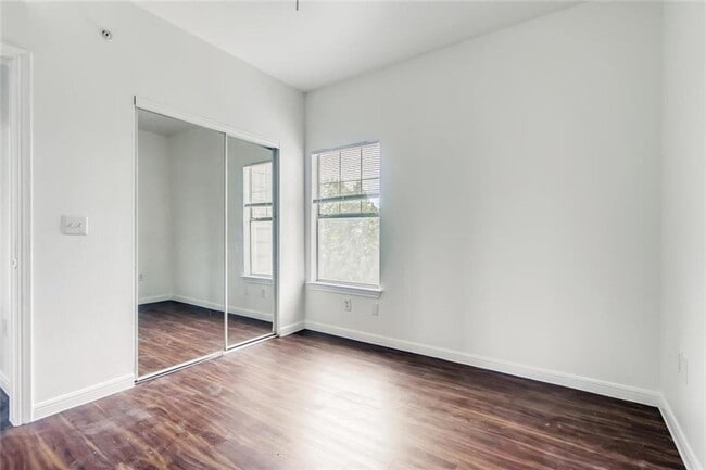 Building Photo - 2320 Gracy Farms Ln