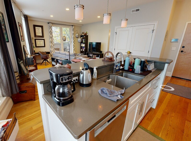 Building Photo - 164 Hampshire St