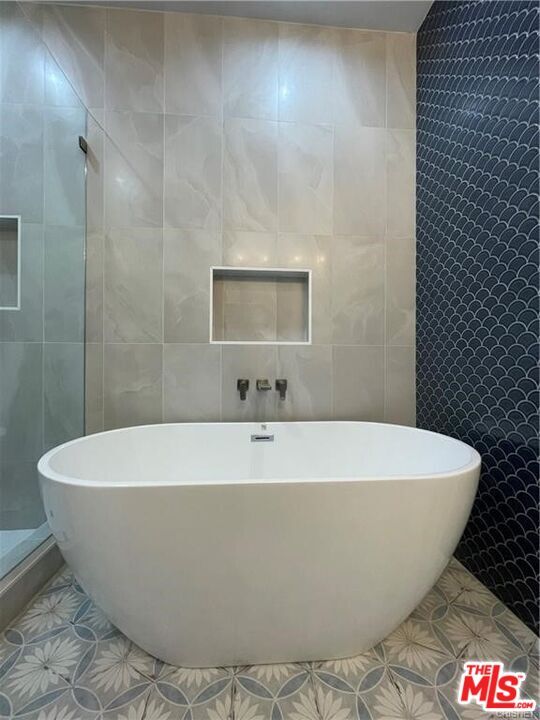 Building Photo - 601 Sweetzer Ave