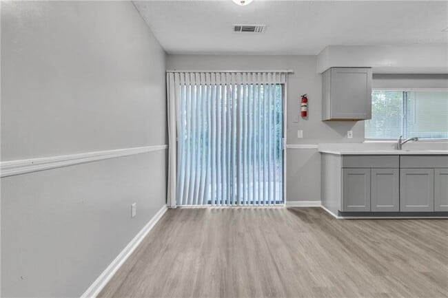 Building Photo - 8883 Homewood Dr