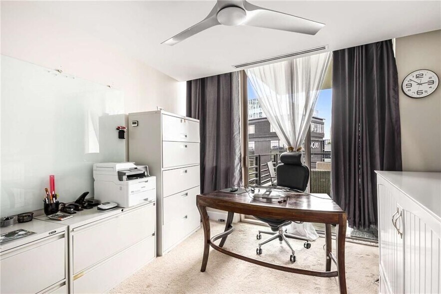 Building Photo - 700 Park Regency Pl NE