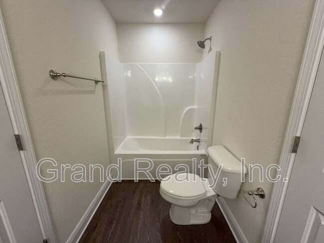 Building Photo - 4397 Village Oak Ln