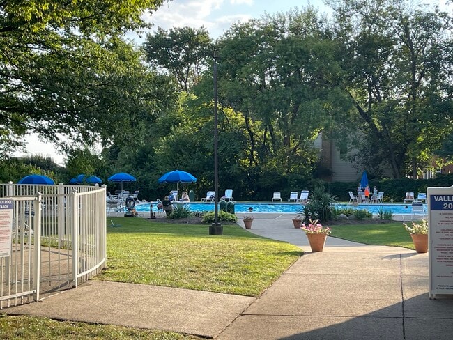 Building Photo - 1002 Valley Glen Rd