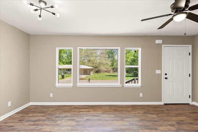 Building Photo - 309 Rickenbacker Dr