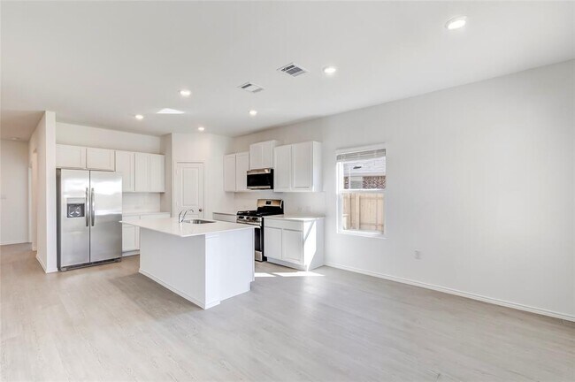 Building Photo - 102 Miglia St