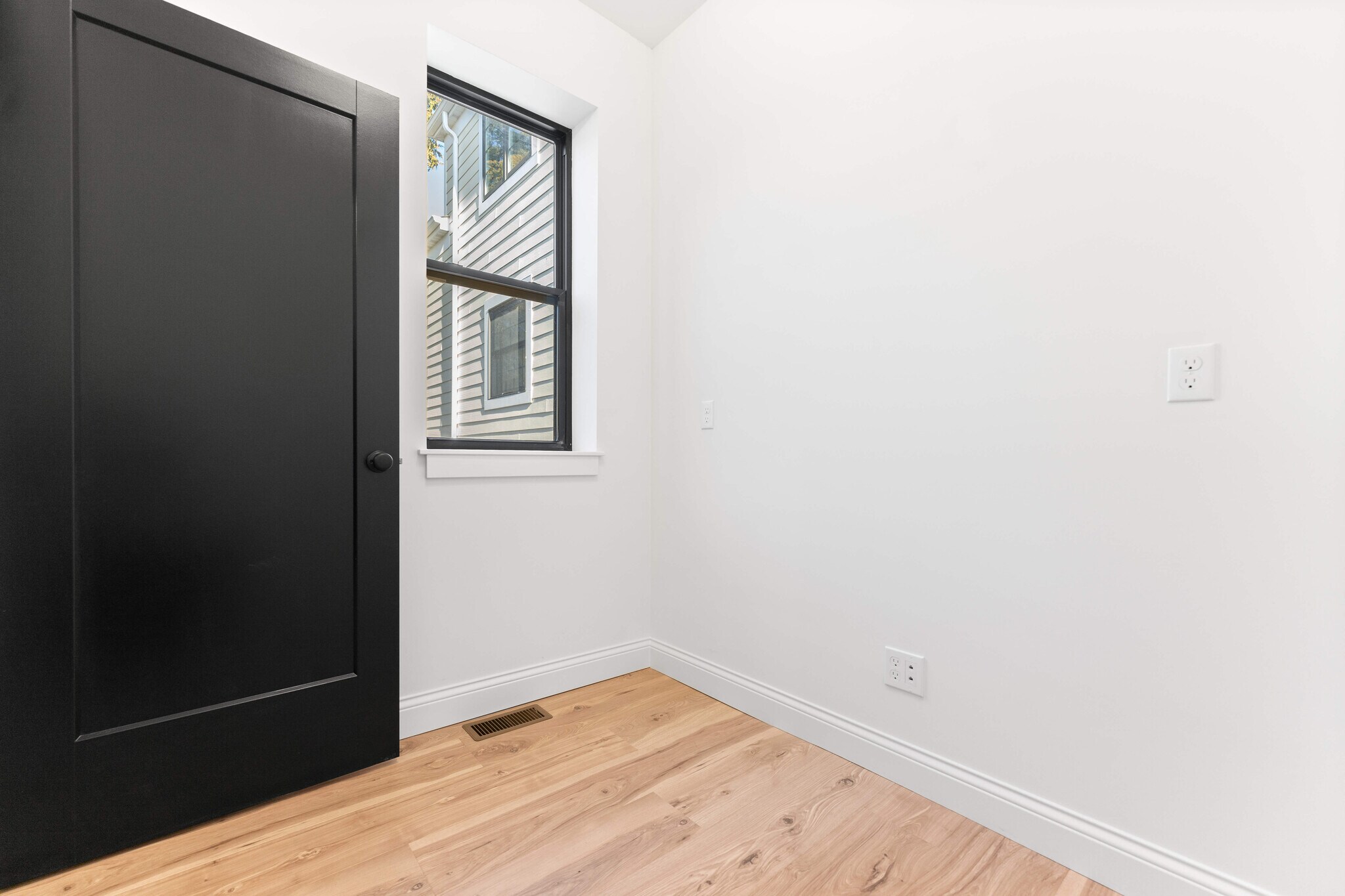 Building Photo - 6515 Nashville Ave