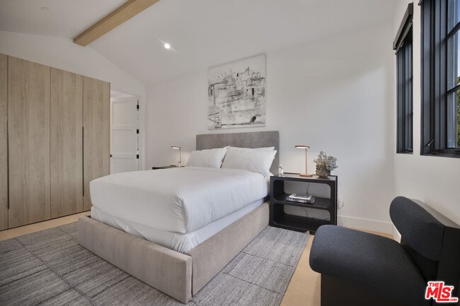 Building Photo - 4433 Kraft Ave