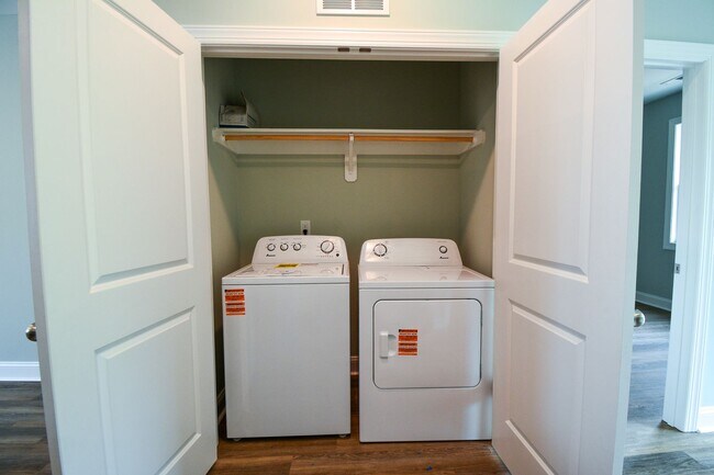 Building Photo - END UNIT Townhome-Pond View-Detached Garag...