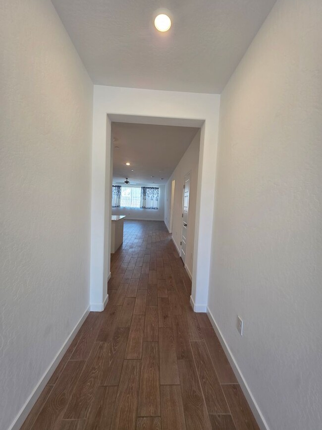 Building Photo - 3 bedroom 2 bathroom home with Solar and y...