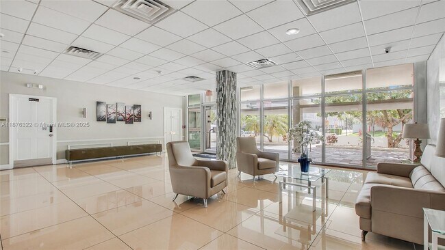 Building Photo - 9500 W Bay Harbor Dr
