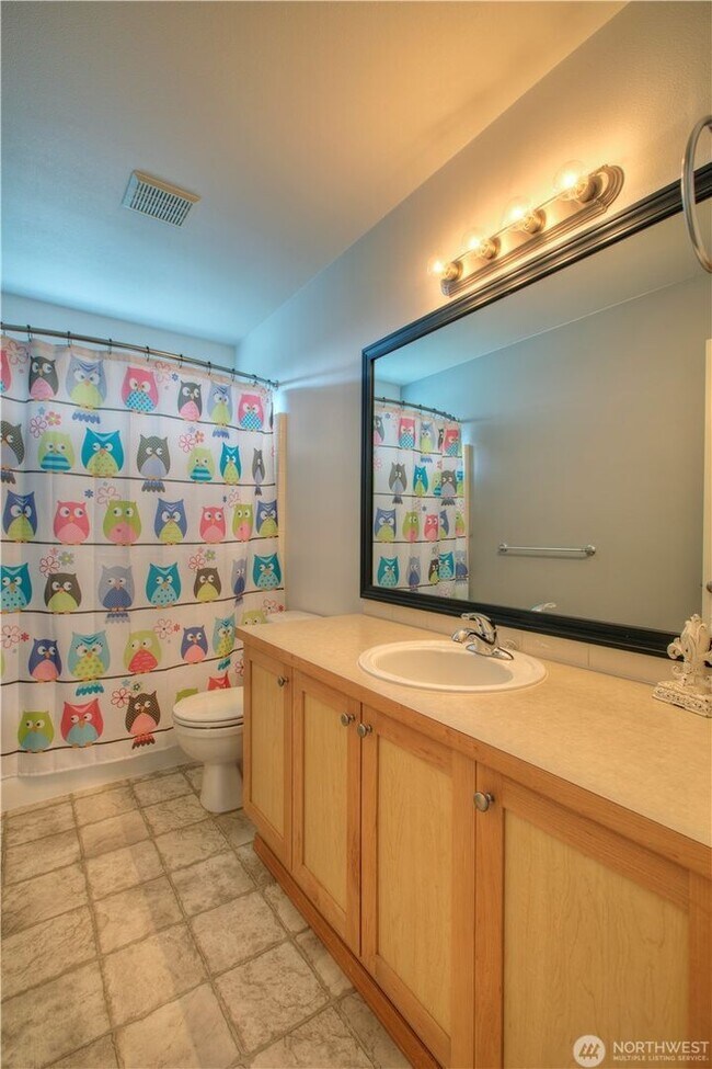 Building Photo - 3 Bedroom Maple Valley Home