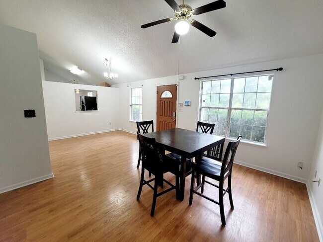 Building Photo - 1418 Glenda Dr