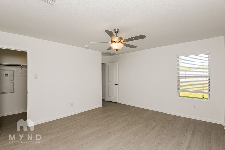 Building Photo - 2700 Mistwood Dr