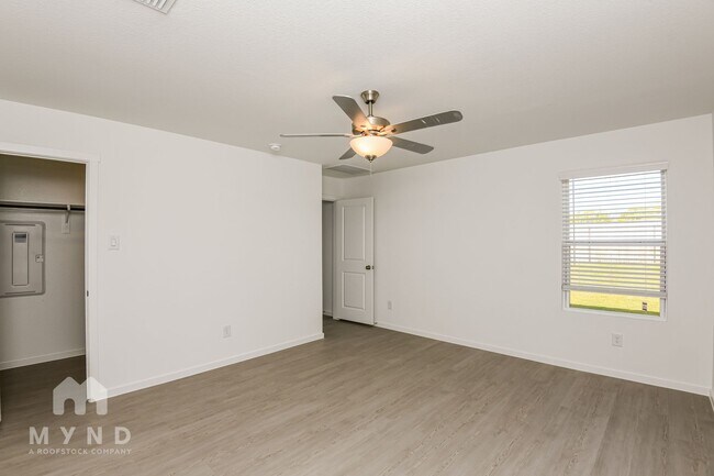 Building Photo - 2700 Mistwood Dr