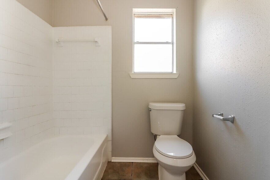 Building Photo - 13916 Bonnercrest Dr