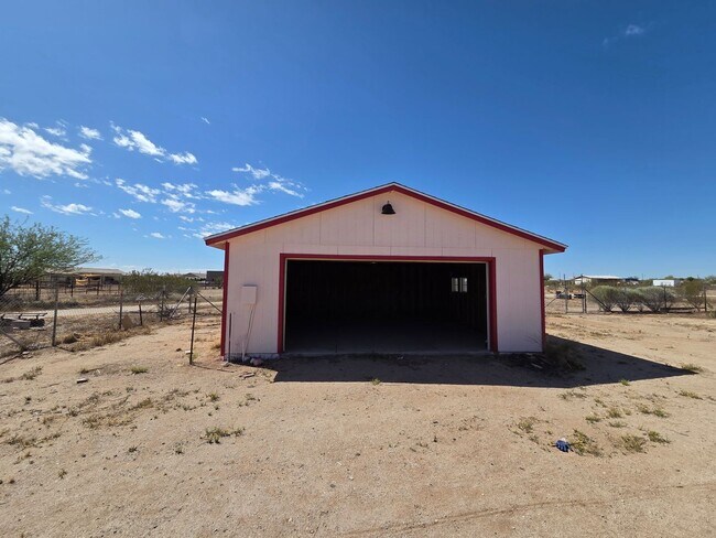 Building Photo - Queen Creek 3 bed / 2 bath on just under 5 Acres! No HOA!