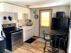 Building Photo - Charming Studio Apartment in Watertown – I...