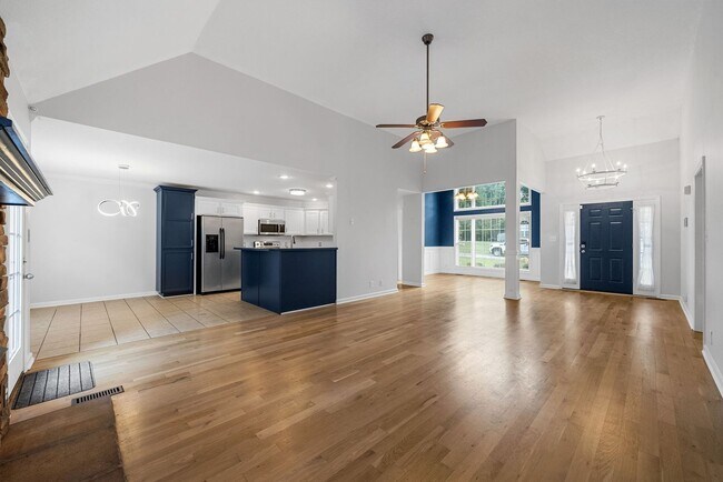 Building Photo - 3 Bedroom 3 Bath Pet Friendly Home For Ren...