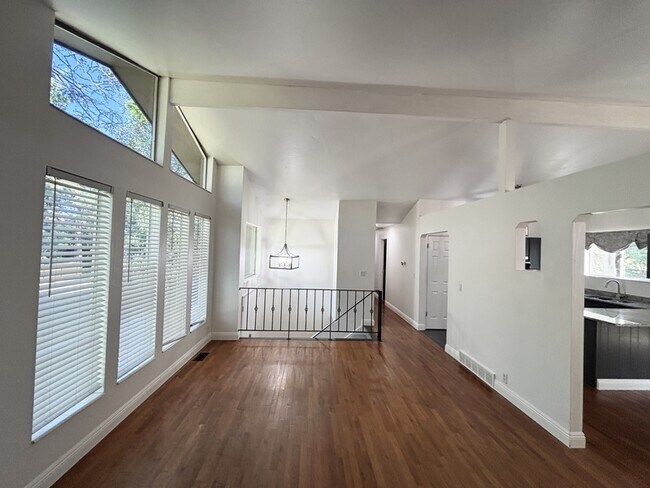 Building Photo - 2243 Aspen Hills Dr